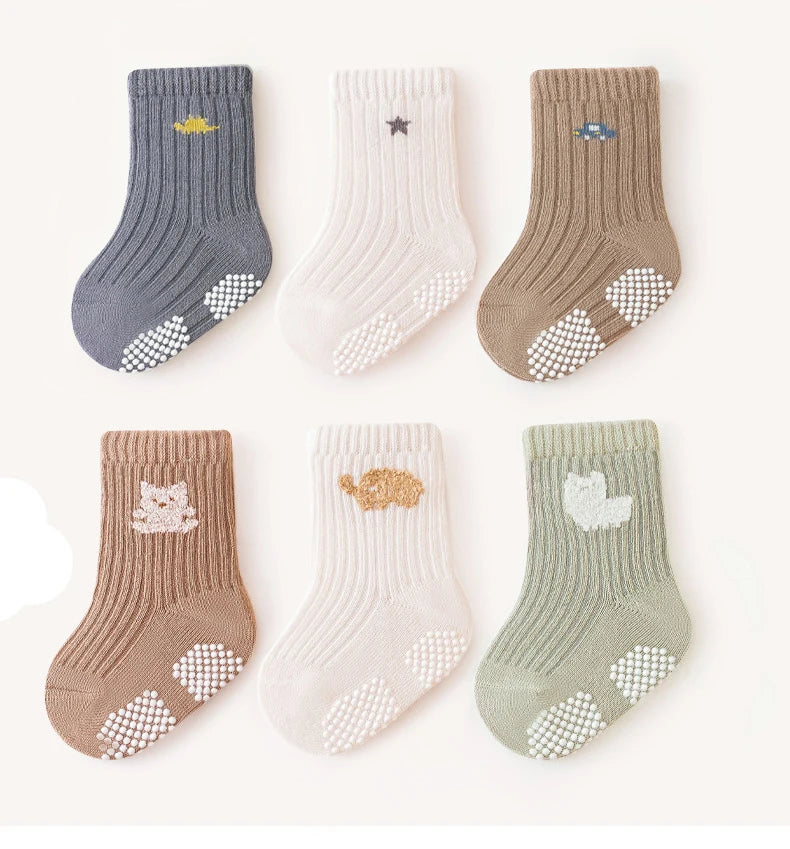 Lot de 3 paires de chaussettes antidérapantes pour bébé quatre saisons – Jolies chaussettes de sol en coton de couleur unie (0-8 ans)