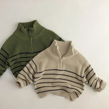 Herbstlicher Kinderpullover mit Stehkragen und Streifen – Pullover für Jungen und Strickjacke mit halbem Reißverschluss für Mädchen