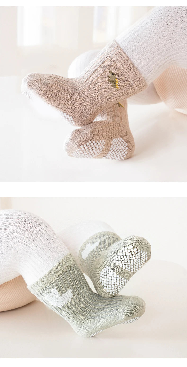 Lot de 3 paires de chaussettes antidérapantes pour bébé quatre saisons – Jolies chaussettes de sol en coton de couleur unie (0-8 ans)