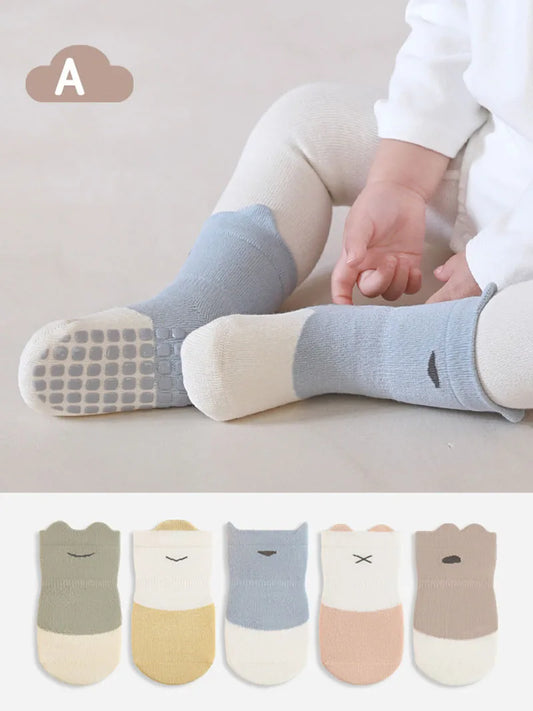 5 Paar rutschfeste Socken mit Farbblockdesign (0–5 Jahre)