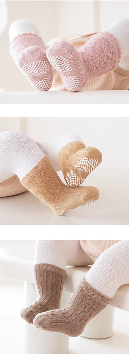 Lot de 3 paires de chaussettes antidérapantes pour bébé quatre saisons – Jolies chaussettes de sol en coton de couleur unie (0-8 ans)