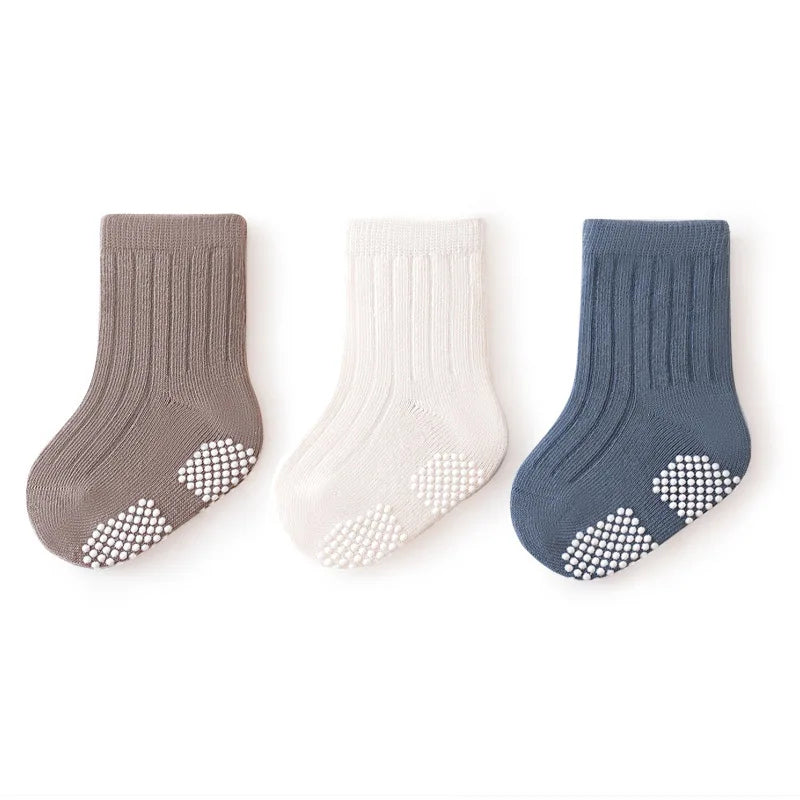 Lot de 3 paires de chaussettes antidérapantes pour bébé quatre saisons – Jolies chaussettes de sol en coton de couleur unie (0-8 ans)