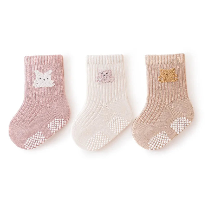 Lot de 3 paires de chaussettes antidérapantes pour bébé quatre saisons – Jolies chaussettes de sol en coton de couleur unie (0-8 ans)