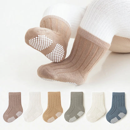 Lot de 3 paires de chaussettes antidérapantes pour bébé quatre saisons – Jolies chaussettes de sol en coton de couleur unie (0-8 ans)