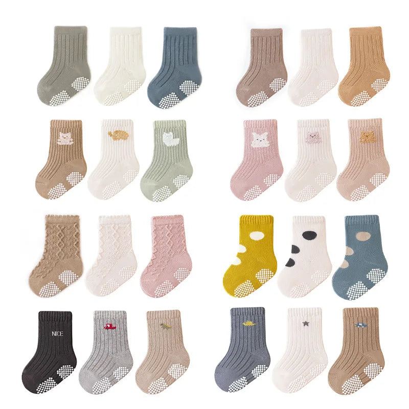 Lot de 3 paires de chaussettes antidérapantes pour bébé quatre saisons – Jolies chaussettes de sol en coton de couleur unie (0-8 ans)