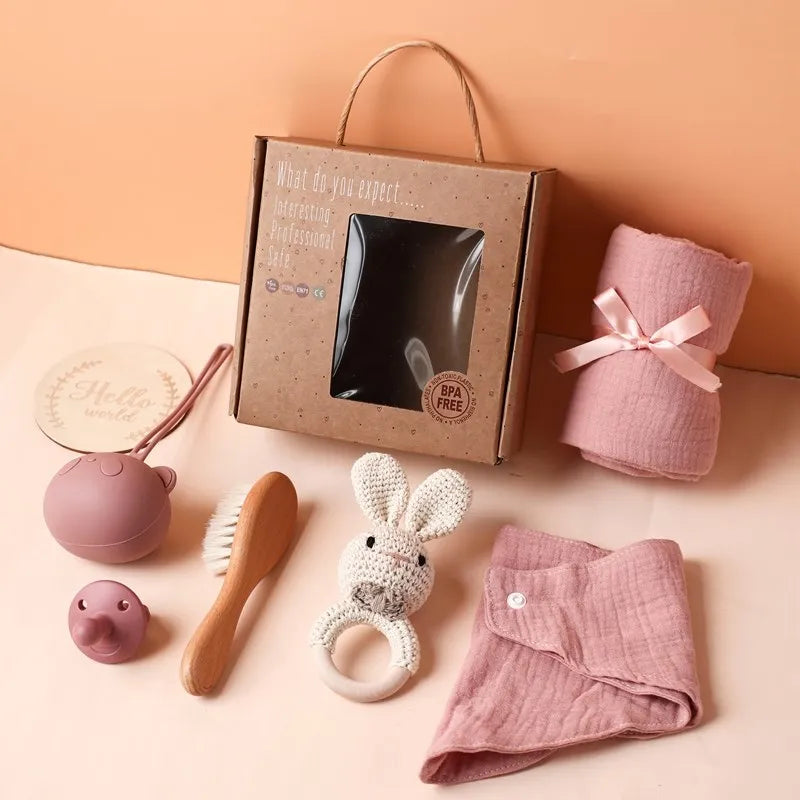 Coffret cadeau bébé 7 pièces : jouets de bain, serviette, couverture, hochet et accessoires pour les étapes importantes