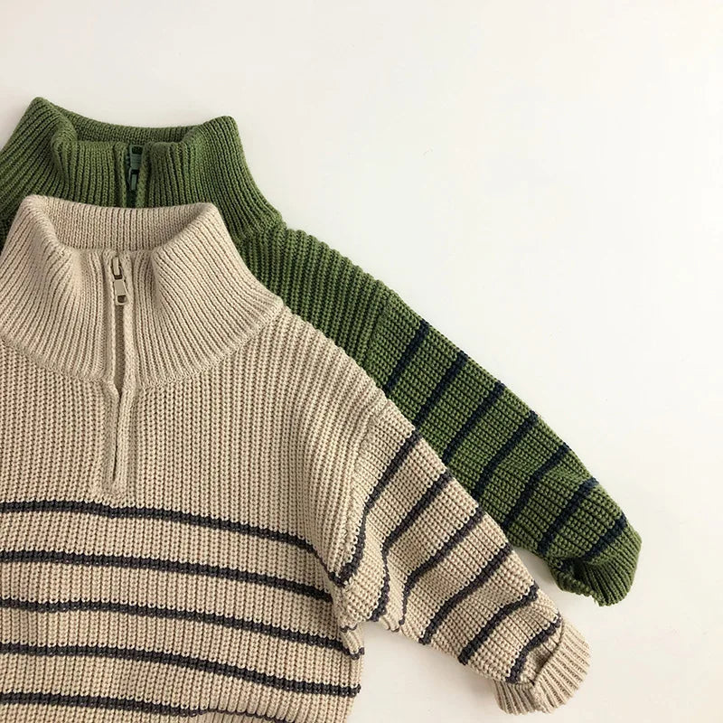 Herbstlicher Kinderpullover mit Stehkragen und Streifen – Pullover für Jungen und Strickjacke mit halbem Reißverschluss für Mädchen