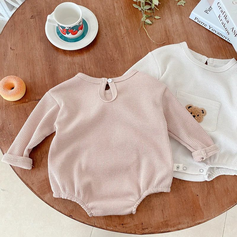 Babykleidung Waffelmuster – Einteiliger Bären-Bodysuit für Jungen (0–3 Jahre)