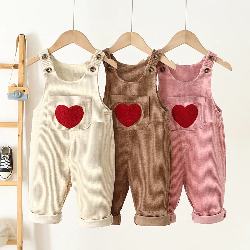 1-4Y Frühling Kinder Baby Kleidung Herz Stickerei Baby Jungen Mädchen Bib Hosen Solide Overalls Cord Casual Strumpf Outwear