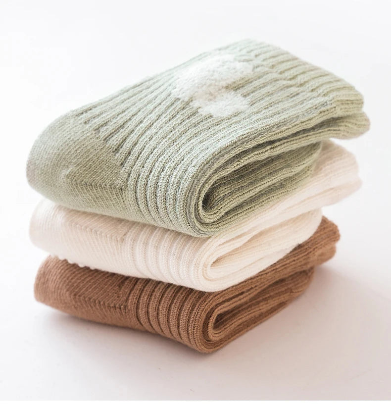 Lot de 3 paires de chaussettes antidérapantes pour bébé quatre saisons – Jolies chaussettes de sol en coton de couleur unie (0-8 ans)